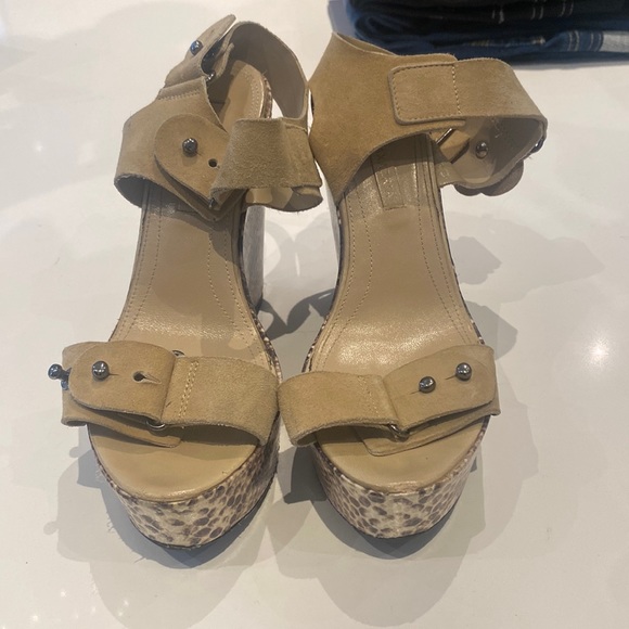 BCBG Maxazria women’s shoes platform - Picture 1 of 5